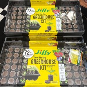 New Jiffy Greenhouse Kit with Peat Pellets lot/2